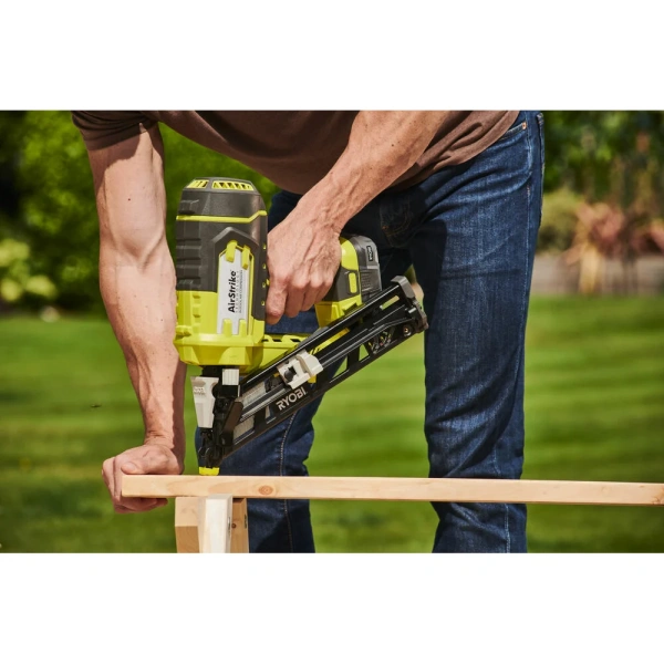 фото гвоздезабиватель ryobi one+ r15gn18-0