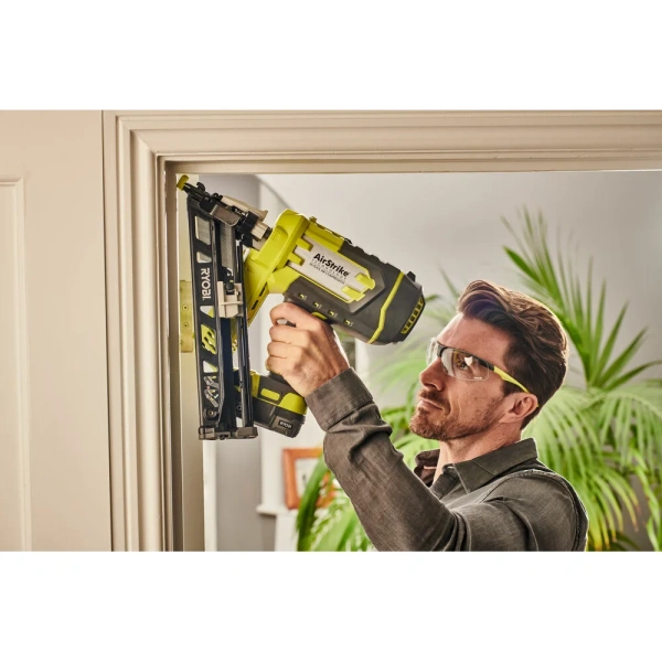 фото гвоздезабиватель ryobi one+ r15gn18-0