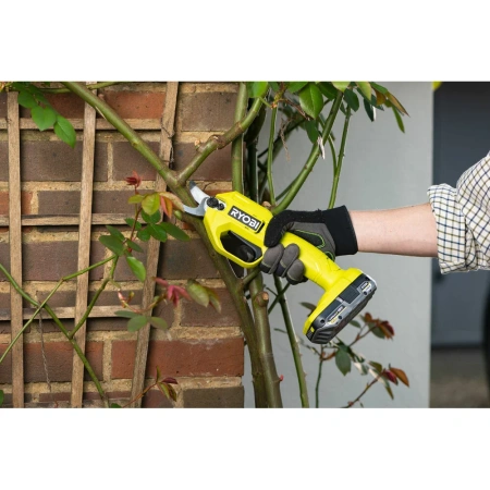 фото аккумуляторный секатор ryobi one+ ry18sca-0 5133005024