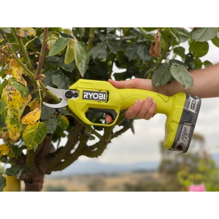 фото аккумуляторный секатор ryobi one+ ry18sca-0 5133005024